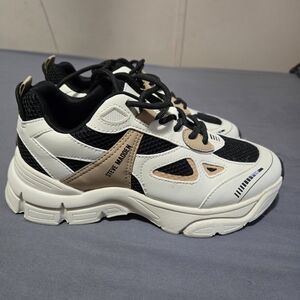 Steve Madden Women's Black and Cream Sneakers